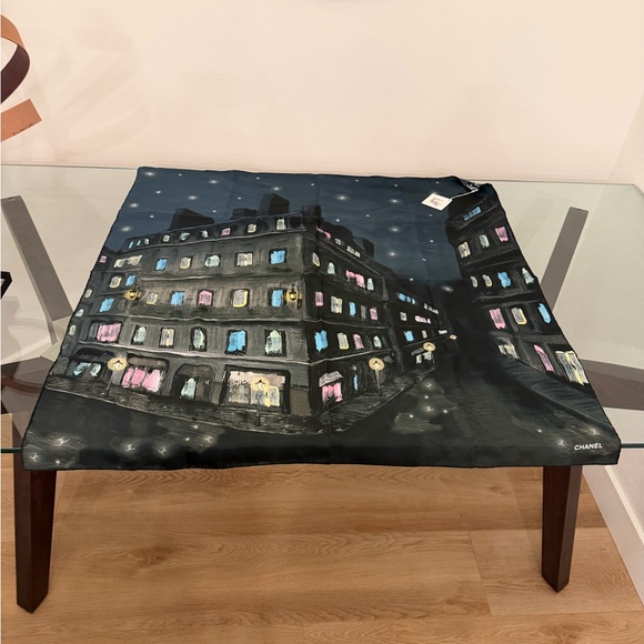 Chanel 25B 90cm Silk Carré Scarf Paris Night Scene CC Logo NWT Rare - Picture 13 of 13